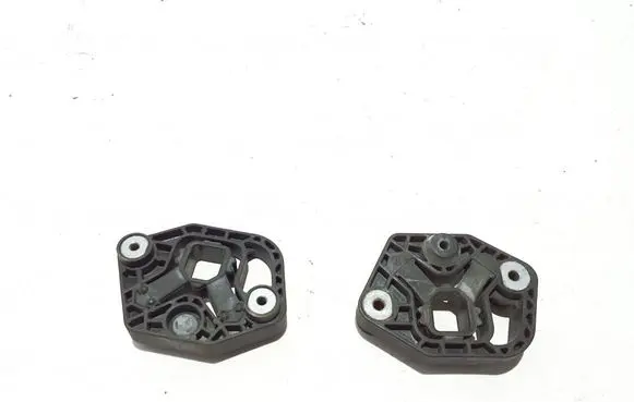 Volvo XC90 Intercooler pipe mounting bracket 31439575