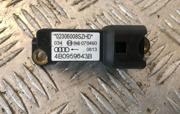 Audi A6 S6 C5 4B Airbag deployment crash/impact sensor 4B0959643B 070400 02306008SZDD