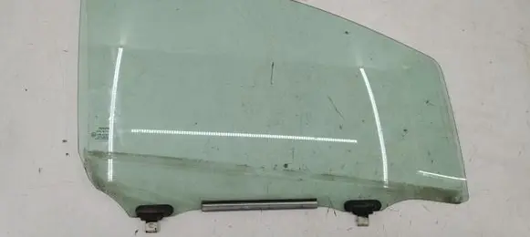 Toyota Yaris Front door window glass four-door