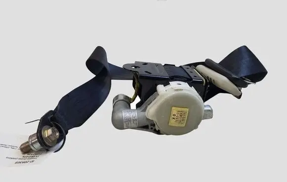Mazda 3 II Front seatbelt 0438074 0252747