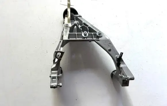 BMW 7 F01 F02 F03 F04 Steering rack mounting bracket 32306787926 BMP6140829 2021071