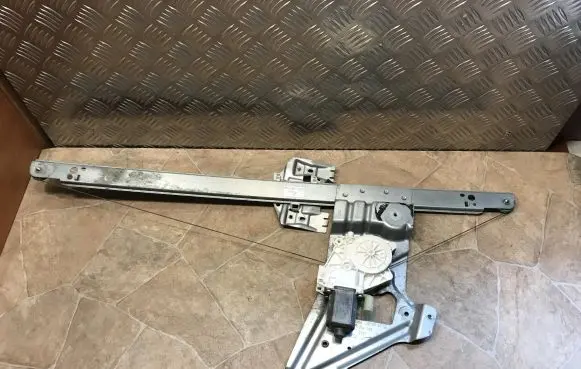 Mercedes-Benz Sprinter W906 Front door electric window regulator A0068205442