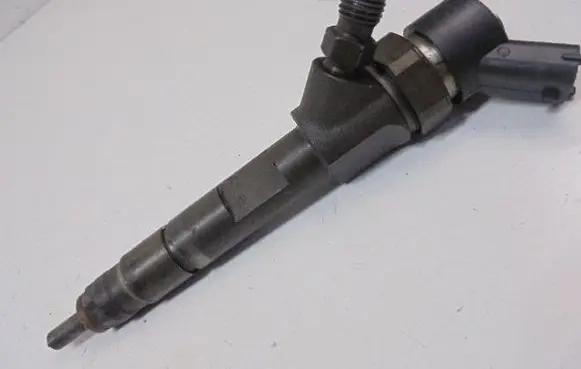 Renault Megane II Fuel injector 8200100272