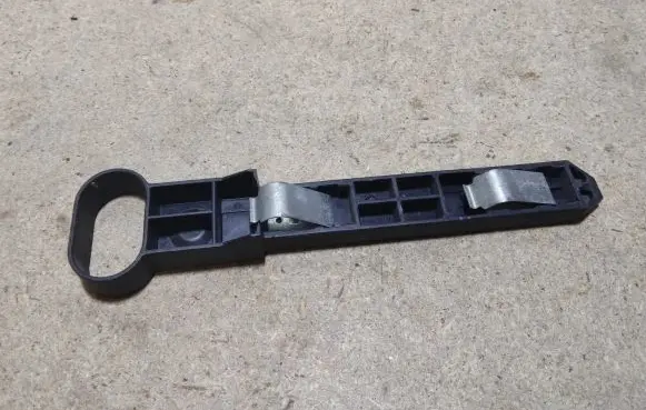 Headlight/headlamp mounting bracket
