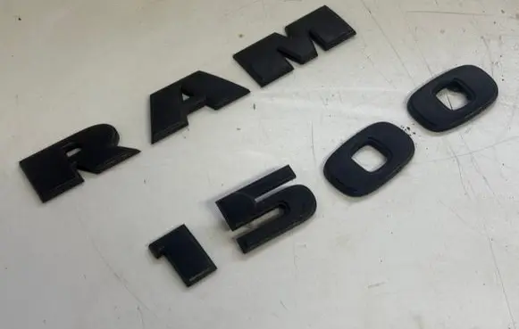 Dodge RAM 1500 DS Manufacturers badge/model letters 