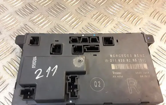 Mercedes-Benz E W211 Door control unit/module 2118208285 A2118208285