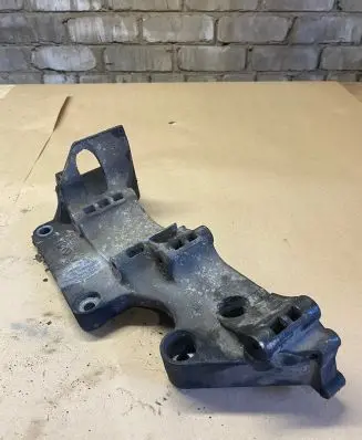Seat Alhambra (Mk1) Engine mounting bracket 045903143C