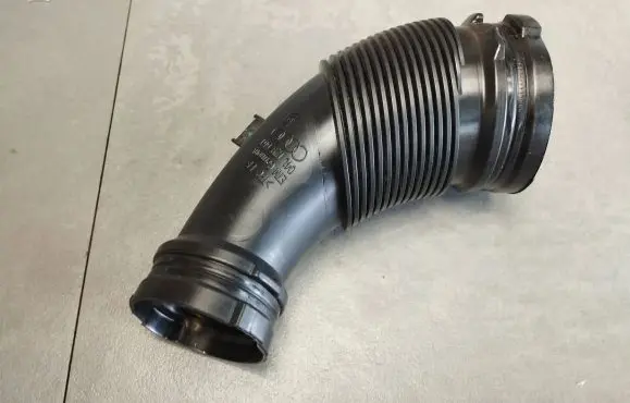 Audi A5 Sportback 8TA Air intake hose/pipe 04L129661