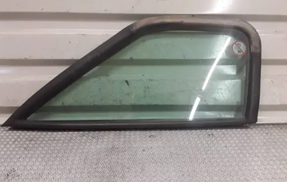 Renault Master II Front door vent window glass four-door