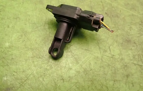 Toyota Corolla E120 E130 Mass air flow meter 222040J010