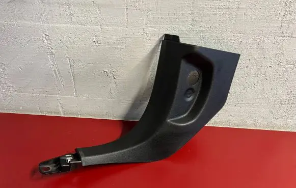 Foot area side trim