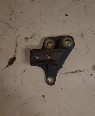 Volvo XC90 Engine mounting bracket 8683931 M805