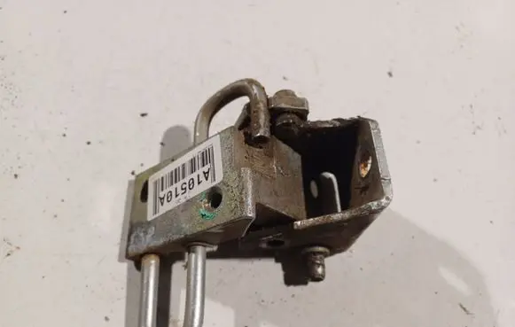 Seat Leon (1P) Rear door lower hinge
