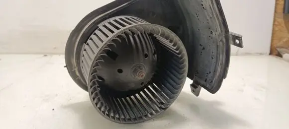 Volkswagen Golf III Heater fan/blower 1H1820021