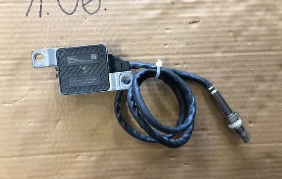 Volkswagen Golf VII Lambda probe sensor 04L907807B 5WK96743