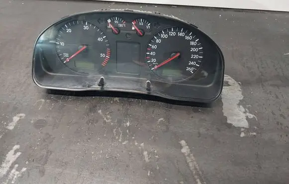 Speedometer (instrument cluster)
