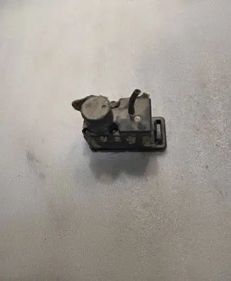 Audi 80 90 B3 Central locking vacuum pump 443862257b