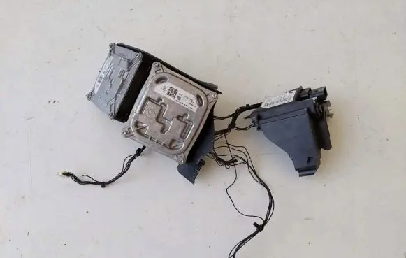 Peugeot 308 Headlight ballast module Xenon 130732940300