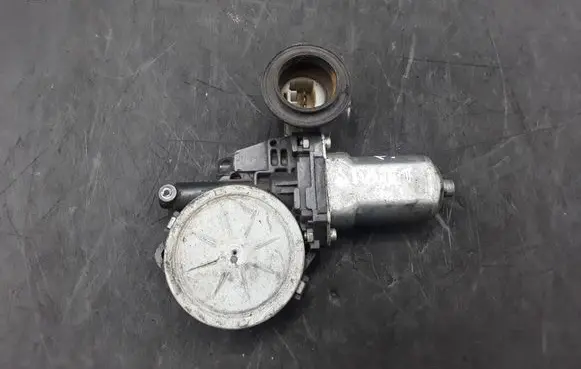 Suzuki Swift I Front door window regulator motor 8343063J00 2621003370