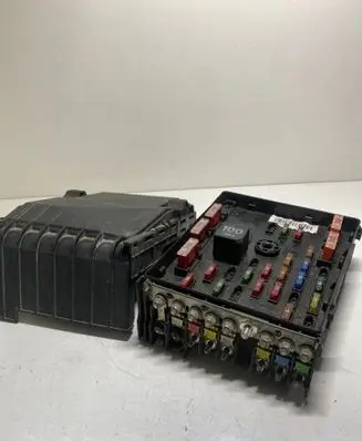 Volkswagen PASSAT B6 Fuse module 3C0937125 63592777