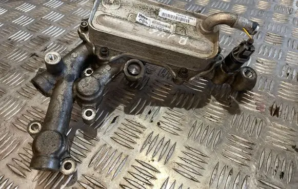 Toyota Avensis T270 Oil filter mounting bracket 880243D