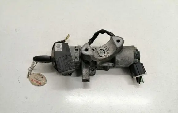 Toyota Avensis T250 Ignition lock 450200504 N05015178