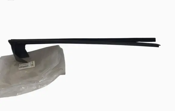BMW Z4 E85 E86 Front door glass trim molding 51337016638