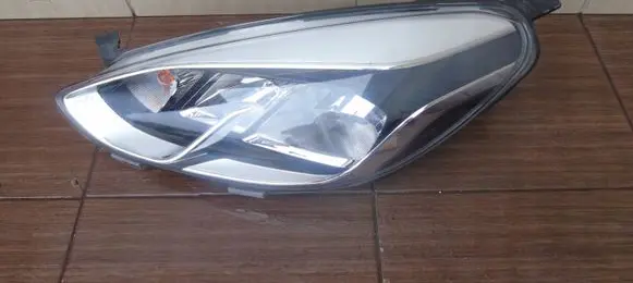 Ford Fiesta Headlight/headlamp