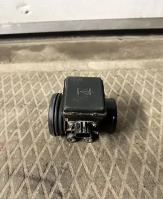 Mazda 323 F Mass air flow meter E5T51171 B3H7
