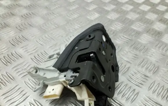 Audi A4 S4 B8 8K Rear door lock 8K0839016C