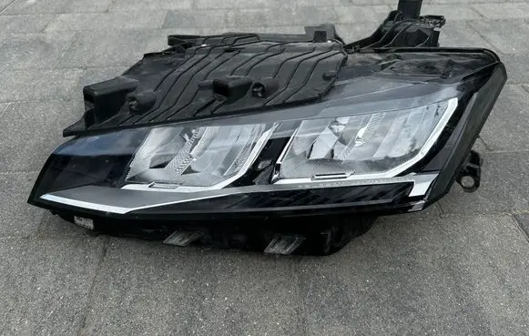 Peugeot 308 Headlight/headlamp 98516733 00504919999 1182N037