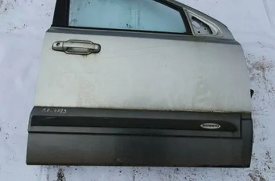 KIA Sorento Front door sidabrines