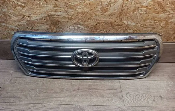 Toyota Land Cruiser (J200) Front bumper upper radiator grill 5311460110