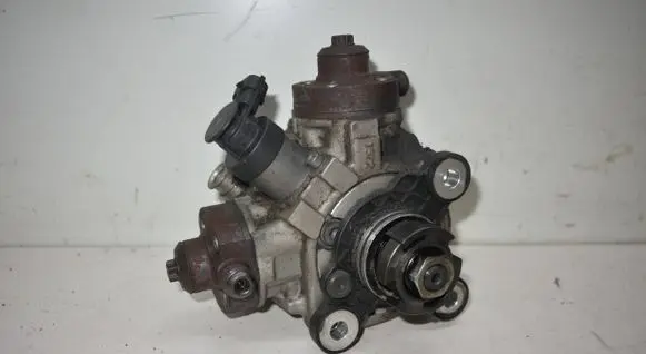 Volvo S60 Fuel injection high pressure pump 31272896