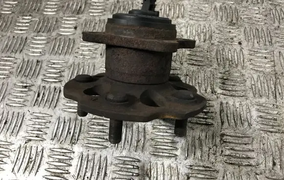 Toyota Verso Rear wheel hub 424500F020