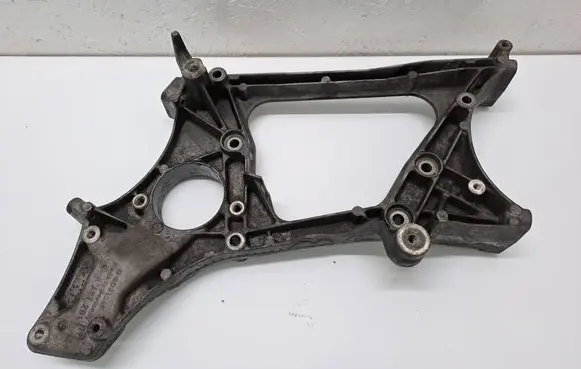 Mercedes-Benz E W212 Generator/alternator bracket A6512011909