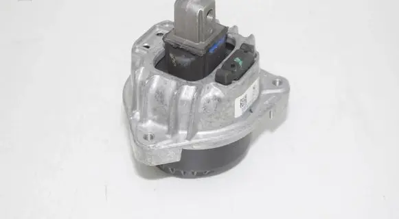 BMW 5 F10 F11 Engine mount bracket 6777381 22116777381