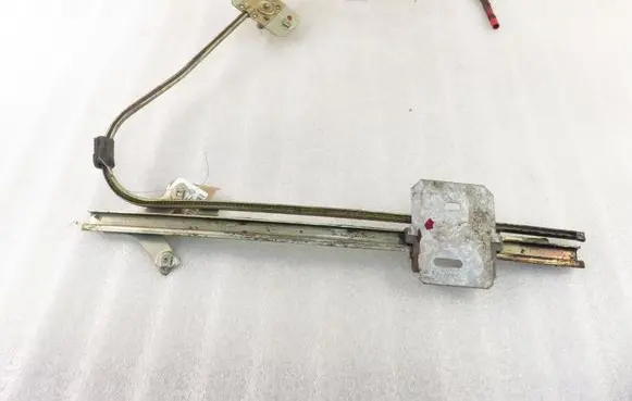 FSO Polonez Front door manual window regulator 100912025