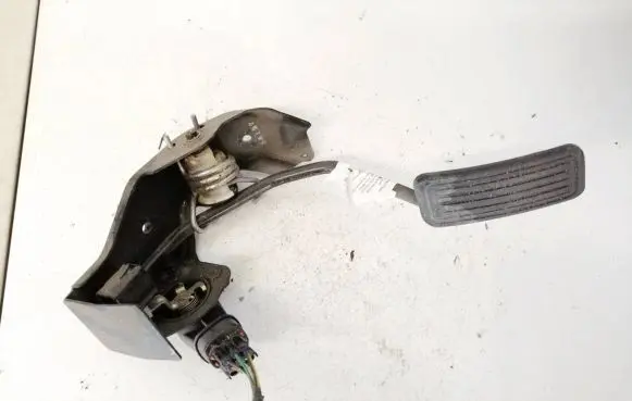 Toyota Avensis T250 Accelerator throttle pedal