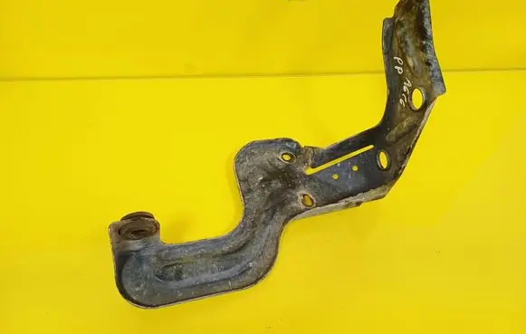 Audi A6 S6 C6 4F Intercooler pipe mounting bracket 4F0145814