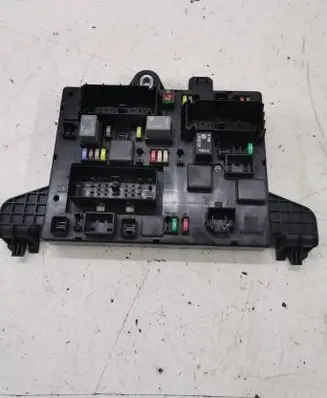 Opel Astra J Relay mounting block 3A5927271 13302301 1110022AA