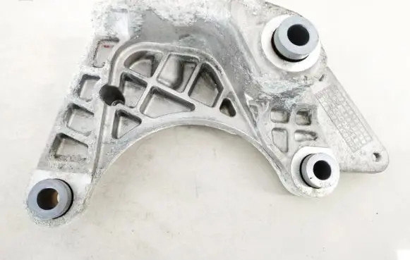 Jaguar I-Pace Engine mount bracket j9d33d101ae j9d3-3d101-ae