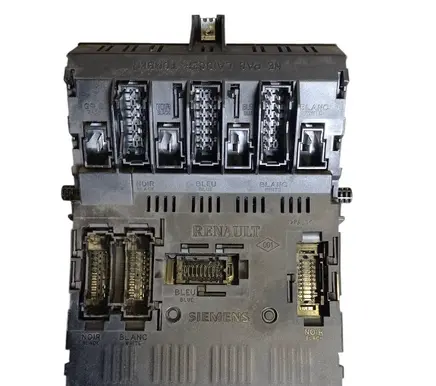 Renault Scenic I Fuse module 7703297786J S103600301