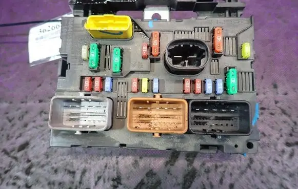 Peugeot 1007 Fuse box set 9664055580