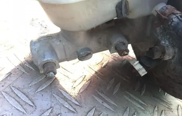 Master brake cylinder