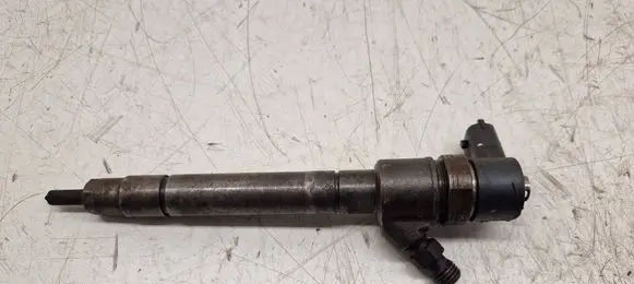 Volvo V70 Fuel injector 30777526