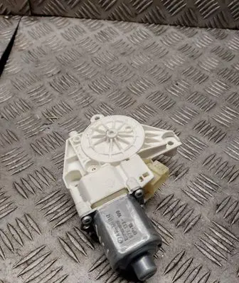 Mercedes-Benz GLK (X204) Front door window regulator motor 0130822441