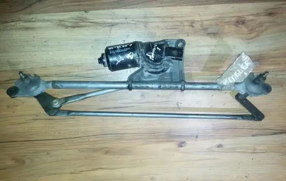 Chrysler PT Cruiser Front wiper linkage and motor