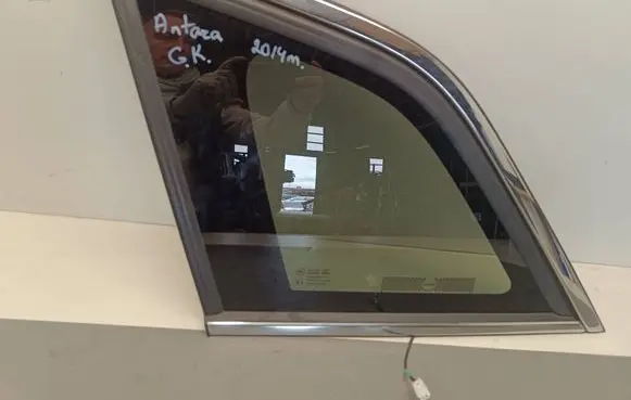 Opel Antara Rear side window TEMPEREDT32 43R000083 DOT736AS3M35