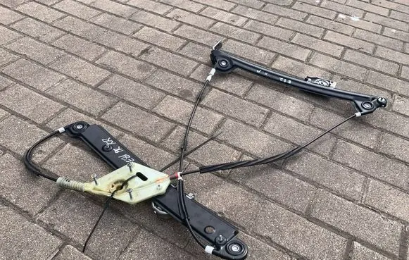 BMW 1 E82 E88 Front door electric window regulator 7165596 67627286142 7286142